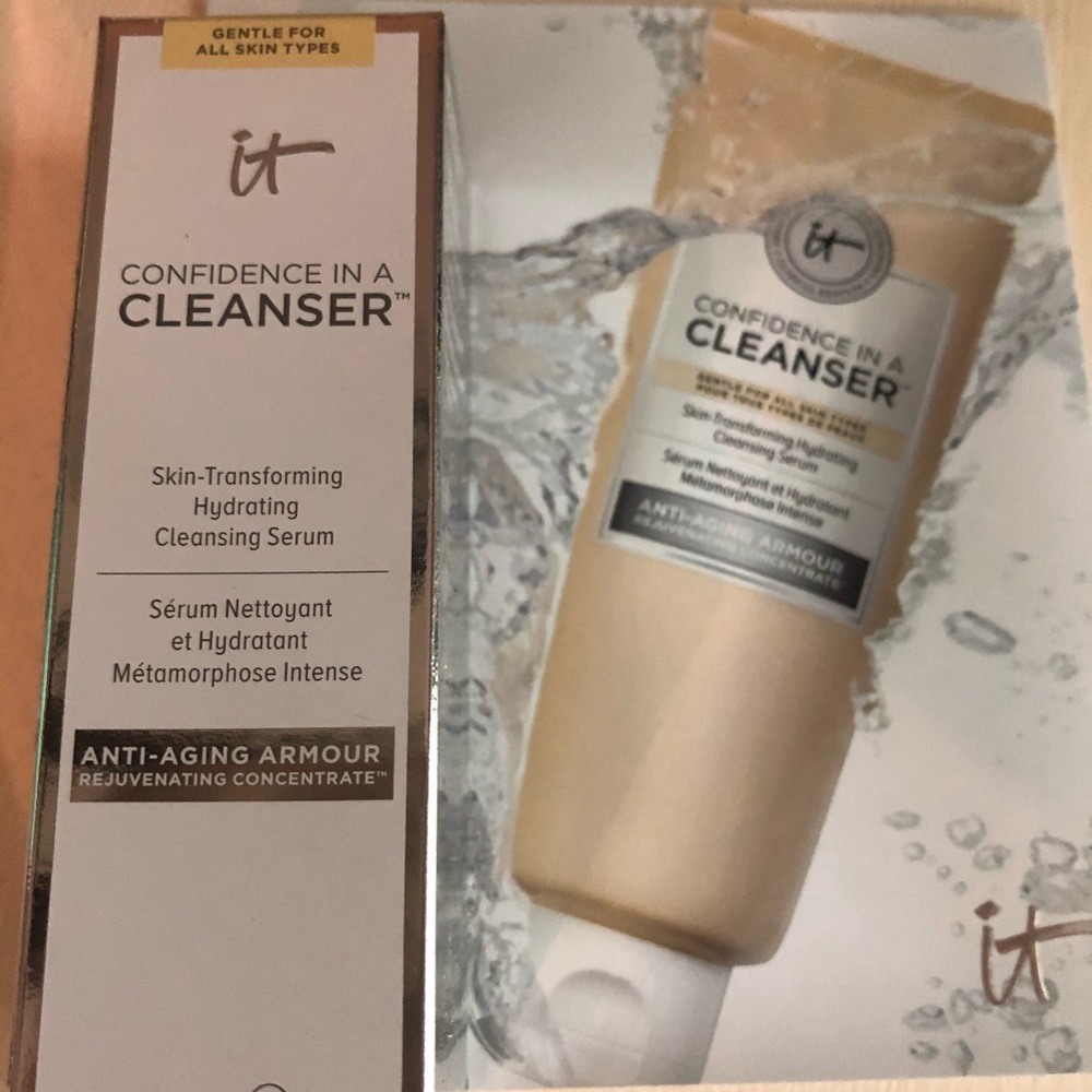 It cosmetics Confidence in a Cleanser